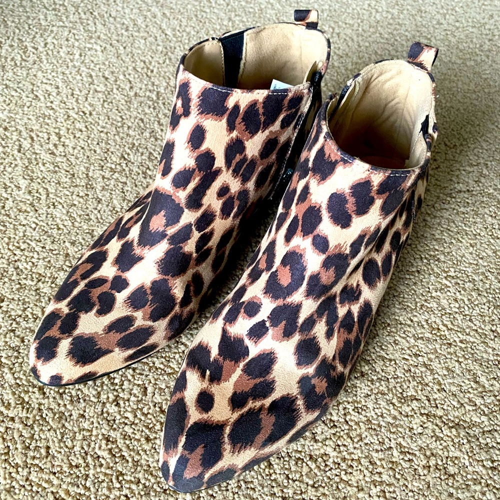 Old Navy Women’s Pointed Toe Ankle Boots Booties Shoes Leopard Print Size 8